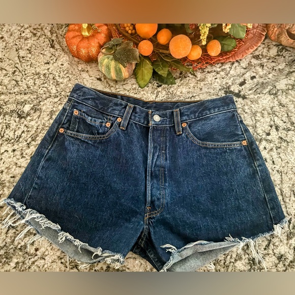 Levi’s Denim Dark Wash Blue Jean Cutoffs  Shorts Women’s Size 32 euc - Picture 11 of 11